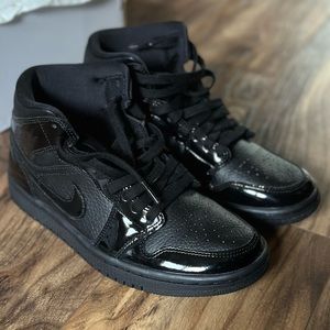 JORDAN 1 mid - black patent